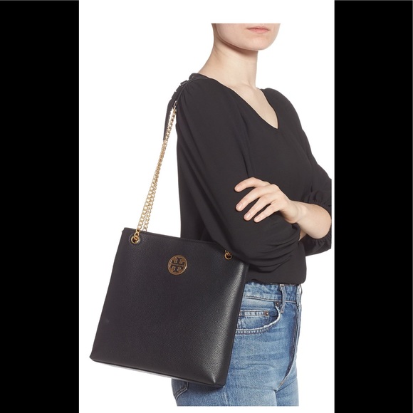 Tory Burch Handbags - Tory Burch leather swingpack